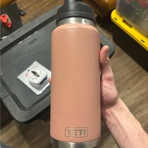 Yeti 36 Oz Bottle with Chug Cap- Sandstone Pink RARE!